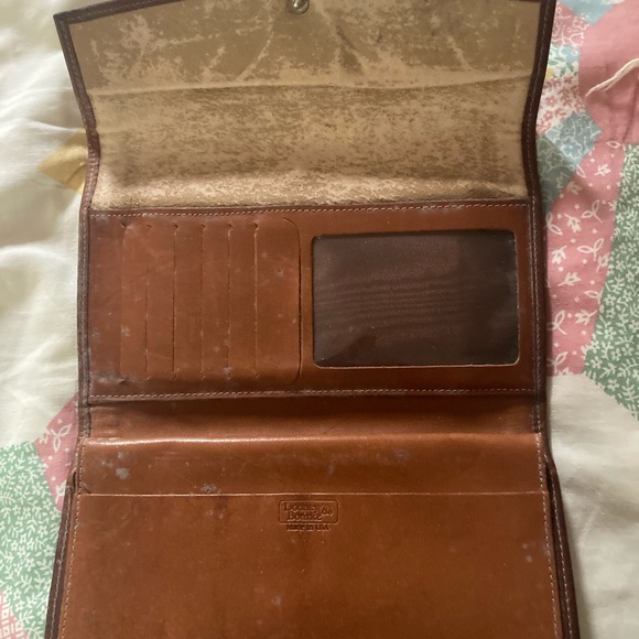 Vintage Dooney and Bourke wallet. - Picture 3 of 3